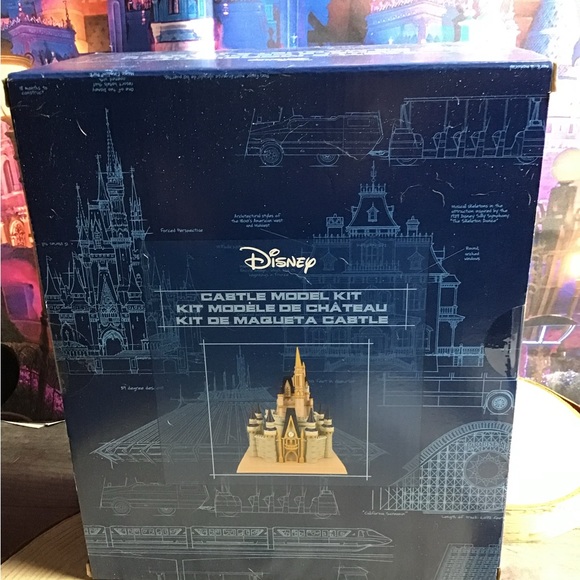 Disney parks Castle model kit build & display 127 piece-new - Picture 2 of 4